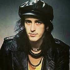 Stradlin' the Globe :) (@stradlin.the.globe.archive) • Instagram photos and  videos