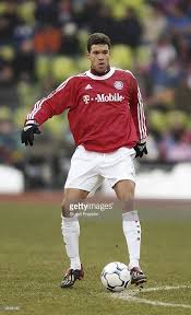 Stefan effenberg, né le 2 août 1968 à hambourg (), est un footballeur international allemand, évoluant au poste de milieu de terrain.au cours de sa carrière, il évolue au borussia m'gladbach, au bayern munich, à l'ac fiorentina, au vfl wolfsburg et à l'al arabi doha ainsi qu'en équipe d'allemagne. Pin On Futbol