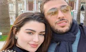 1 day ago · روان بن حسين تطل بوجه شاحب في اول ظهور بعد وفاة والدتها. Ø·Ù„ÙŠÙ‚ Ø±ÙˆØ§Ù† Ø¨Ù†Øª Ø­Ø³ÙŠÙ† ÙŠÙ†ØªÙ‚Ù… Ù…Ù†Ù‡Ø§ ÙˆÙŠÙƒØ´Ù ÙˆØ¬Ù‡ Ø·ÙÙ„ØªÙ‡Ù…Ø§ Ù„Ù„Ù…Ø±Ø© Ø§Ù„Ø£ÙˆÙ„Ù‰ ÙÙŠØ¯ÙŠÙˆ Ø§Ù„Ù‚Ø¯Ø³ Ø§Ù„Ø¹Ø±Ø¨ÙŠ