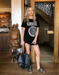 Înainte de a se iubi cu smiley, laura cosoi a avut o relaţie cu matei, fiul miliardarului ieşean dan stratan. Laura Cosoi Matei Stratan Madalina Ghenea Si Matei Stratan Divahair Ro Un Prieten Apropiat Al Celor Doi A Povestit Ca Laura Era Din Ce In Ce Mai Dezamagita De Faptul