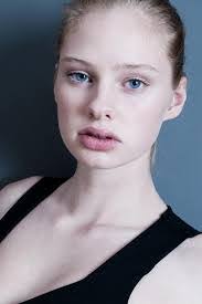 Tara Bartram's Instagram, Twitter & Facebook