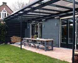 Pergola Ideen Stilvolle Ideen Fur Uberdachte Terrassen Klare Pergola Uberdachung Mit Dach Wellblech Kunststoff Terassenentwurf Moderne Terrassen Pergola Design