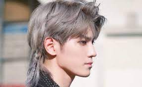 Kalau rambut lo tebal, lo bisa pake axe high hold matte wax. Rambut Panjang Pria 15 Gaya Untuk Berbagai Kepribadian