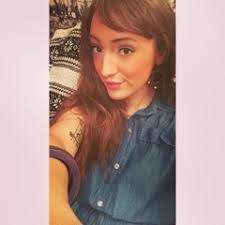 Donna Lea's Instagram, Twitter & Facebook