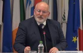 La vremea respectivă, președintele traian băsescu vorbea despre interesele ascunse ale olandei. Video Frans Timmermans Sunt Foarte Bine Informat Despre Ce Se Intampla In Romania Nu E Treaba Politicienilor Sau A Membrilor Guvernului Sa Verifice Justitia Hotnews Mobile