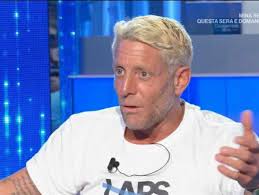Born in lisbon on 23 april 1973, joana she is a successful and socially committed manager. Lapo Elkann A Domenica In La Figuraccia Con Mara Venier