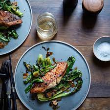 Put the onion in a small bowl and pour in enough red wine vinegar to cover well. Fish Tacos Food Wine