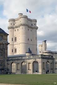 Pierrefonds, château d'if, châteaux cathares. Le Donjon Du Chateau De Vincennes En Region Parisienne By Alain Chantelat Chateau De Vincennes Chateau France Chateau