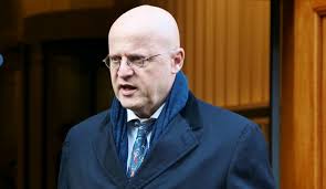 Minister ferd grapperhaus lijkt gehoor te willen geven aan de oproep om de beloning te verhogen voor de gouden tip, die leidt tot de aanhouding van een topcrimineel. Reformatorisch Dagblad Mist Urgentie Bij Minister Grapperhaus Cip Nl