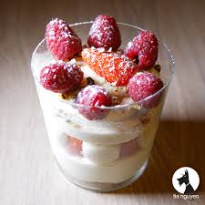 Voici Une Variante Estivale Du Celebre Tiramisu Tiramisu Fraise Framboise Tiramisu
