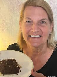 Can you believe this little decadent brownie helped me lose 50 pounds over  5 years ago?? 😋 Yes, you can have your brownie and eat it too. It's still  my favorite late