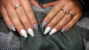 Accessorize with hoop earrings or your favorite pair and some layered necklaces for an easy outfit. Cozy Knit Nail Trend Matches Perfectly With Your Winter Sweater Bored Panda