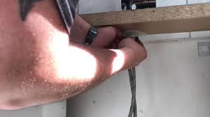 In unserem video der meisterschmiede erfährst du, wie man eine küchenarmatur montiert. Mischbatterie Montage Mischarmatur Montieren Und Anschliessen Einhebelmischer Kuchenmontage Anleitung Youtube