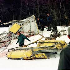 Seilbruch am letzten masten bei der 4. Dolomiten Ein Kampfjet Rast In Eine Seilbahn 20 Menschen Sterben Und Niemand Ist Schuld Stern De