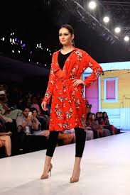 Printed jeans, shorts and skirts are this season's fashion trend seen among the fuchhas in the delhi university. Delhi University Fashion