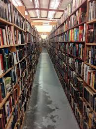 Explore Two Miles Of Books At Kona Bay Books The Largest Used Bookstore In Hawaii Beach Reading Bookstore Books
