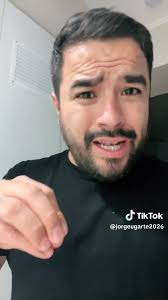 Dina ayuda a Nadine, pero los COJU2 dicen que gobierna Keiko; Keiko nunca  hubiese dejado que Nadine salga del país. 😉