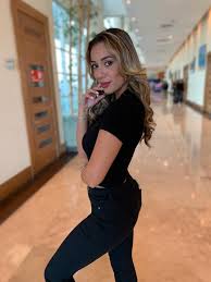 En este sentido el comediante, también conocido como el flaco, repasó diversos aspectos de su infancia, así como los complejos. Conoce A Dayana Molina La Boliviana Que Quiere Ser Reina De Vina Junto A Paul Vasquez El Flaco