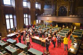 De eerste kamer heeft een wetsvoorstel van het kabinet verworpen om het dakbedekkingsmateriaal, dat heel schadelijk kan zijn voor de gezondheid, uit te bannen. Eerste Kamer Der Staten Generaal Eerste Kamer Geopend Op Open Monumentendag 2018