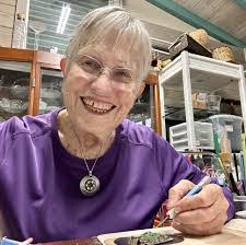 Dee Mertz's Instagram, Twitter & Facebook