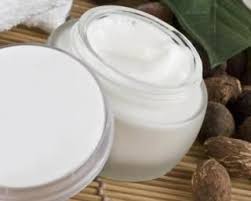Recette De Creme Hydratante Pour Le Visage Au Beurre De Karite Special Peaux Seches Recette Creme Visage Maison Creme Hydratante Cremes Antirides Maison