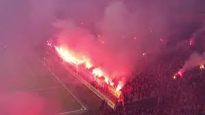 Gomis, 31, was mobbed by hundreds of excited galatasaray fans chanting club songs and brandishing its yellow and red colours after arriving at istanbul's main airport. Video Galatasaray Fans Take Over Istanbul Derby Training Session In Daunting Fashion