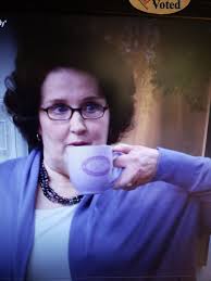 Forever disturbed by the way phyllis holds her mug like a bird of prey :  r/DunderMifflin