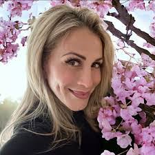 Lisa Portwood's Instagram, Twitter & Facebook