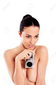 Hermosa Mujer Desnuda Con La Cámara De Fotos. Aislado En Blanco. Fotos,  retratos, imágenes y fotografía de archivo libres de derecho. Image 63626894
