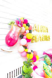 Aloha Beaches Easy Like Sunday Morning Fetes Hawaiennes Anniversaire Hawaien Deco Anniversaire