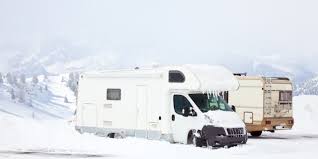 Ein wohnmobil, in der schweiz amtlich wohnmotorwagen, ist ein kraftfahrzeug mit einer zum wohnen geeigneten inneneinrichtung. Wohnmobil Winterfest Machen So Gelingt Es Dir Dauer Camper De