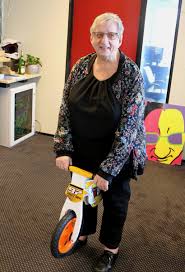 Een moeder als festivaldirectrice, dat is natuurlijk niet cool. Tante Rikie Ø¯Ø± ØªÙˆÛŒÛŒØªØ± Kijk Eens Wat Ze Bij De Zwarte Cross Nu Weer Bedacht Hebben De Zc Loopfiets Mooi Ding Joh Heb M Zelf Thuis Ook Https T Co Myw4tedq5w Https T Co 6mycybhlht