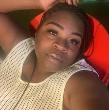 Who can do large boho knotless hair tomorrow?