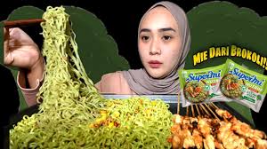 Diluncurkan pada tahun 1968 oleh pt limasatu sankyo industri pangan sebagai mi instan serbaguna, lalu pada tahun 1976 supermi hadir dengan rasa kaldu ayam. Mukbang Supermi Terbaru Supermi Nutrimi Mie Goreng Rasa Steak Ayam Youtube