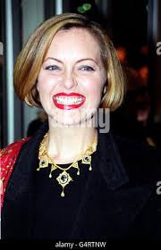 Die Schauspielerin Greta Scacchi am Odeon Leicester Square, London, zur  Premiere des Dramas „Cotton Mary“ von Regisseur Ismail Merchant, das in den  1950er Jahren im postkolonialen Indien spielt. * Cotton Mary (Madhur  Jaffrey) ist eine anglo ...