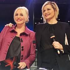 Simona is currently 56 years old. Sanremo 2020 Amadeus Sceglie 10 Donne Clerici E Ventura In Pole Lanostratv