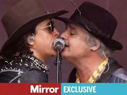 The Libertines suffer awkward Glastonbury moment in support of Palestine as  mic 'muted'