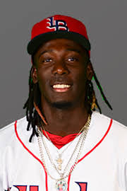 Elly Minor's Instagram, Twitter & Facebook