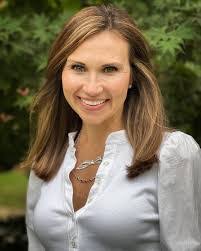 Beth Hakes's Instagram, Twitter & Facebook