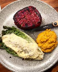 U S Rinderfilet An Gegrilltem Romana Salat Und Nicer Stampf Rinderfilet Rezepte Dutch Oven Rezepte Rippchen