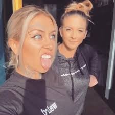 🏆🧼 Coach @linzfit23 of @different_breed_elite shining up Elena Patrick  before she took 1st place in her first show Saturday! #howwedothings  Picking a...