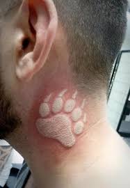 Unfortunately, white ink tattoos fade on everybody and more quickly than black ink ones, especially when they are performed on darker skin tones. Nacken White Ink Tattoo Von Medusa Tattoo