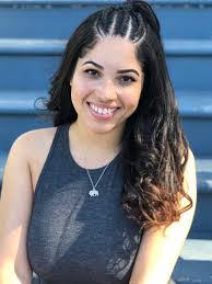 Larissa Combs's Instagram, Twitter & Facebook