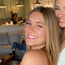 Bailey Holle (@baileyholle)