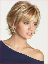 Short hairstyles for thick hair include layered bobs, curly bobs, boyish pixies, spiky pixies, 50s curls, retro looks, celebrity cuts, and so many more! Short Hairstyles For Thick Hair 2019 Female