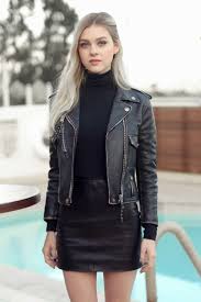 27 Looks Que Te Haran Querer Una Falda De Cuero Combinar Falda De Cuero Ropa Y Ropa De Moda