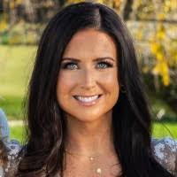 Amanda Stefanski's Instagram, Twitter & Facebook