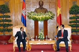 Nhưng có cơ hội được đến tham quan tại thành phố siem reap, bạn mới trực tiếp cảm nhận nhận rõ nét được sự hùng vĩ và đồ sộ của kì quan thế giới này. Campuchia Láº¥y Lam Tiáº¿c Vá» Hanh Ä'á»™ng Ä'á»'t Cá» Viá»‡t Nam