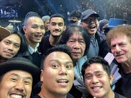 Barusan aja selesai konser NICKY ASTRIA di Balai Sarbini Jakarta. Ribuan  tiket sold out, diakhir acara ada kejutan kedatangan legend om Ian Antono &  Om ahmad Albar. PECAAHH!! 🔥 Yang ga bisa