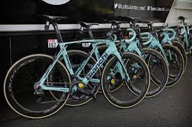 Van aert dijo más tarde al periódico het laatste nieuws que el accidente fue tan severo que podría haber terminado con su carrera, agravada por un error durante su cirugía, cuando los médicos no trabajaron adecuadamente en uno de sus tendones. Wout Van Aert Rijdt Vanaf 2020 Op Een Bianchi Het Nieuwsblad Mobile